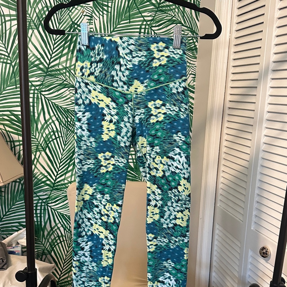 Aerie Offline Blue and Green Patterned Leggings. Reminiscent of Starry Night.